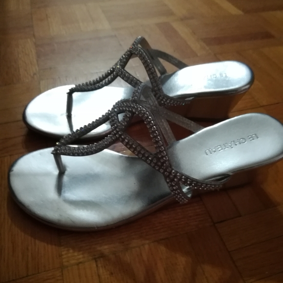 Fancy thong sandals - Picture 2 of 3